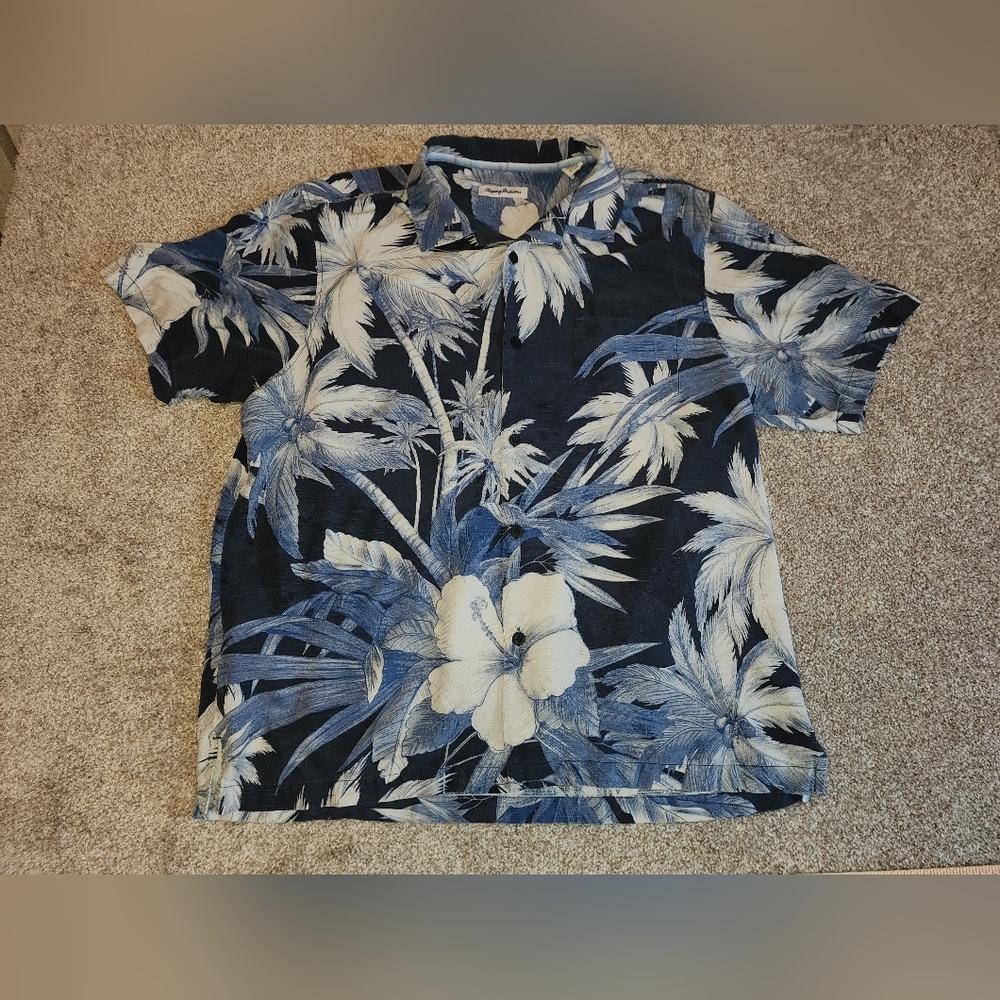Preowned‎ Tommy Bahama SS Hawaiian 100% silk shirt, no size listed